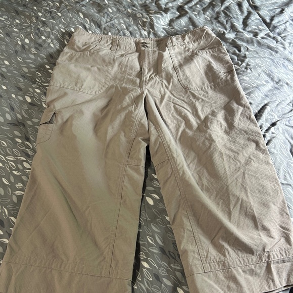 Ladies capris - Picture 1 of 3